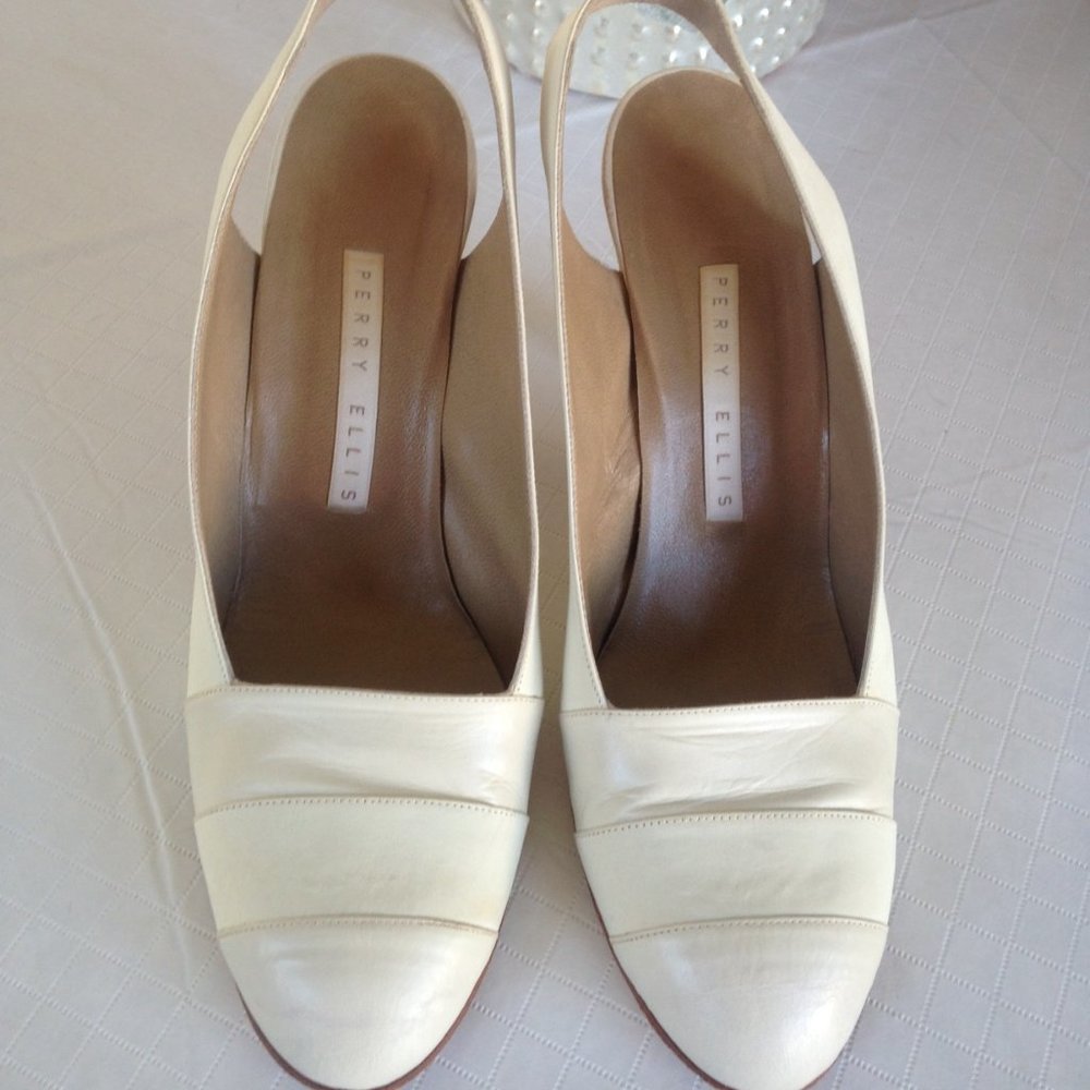 Perry Ellis 2 tone cream leather shoes